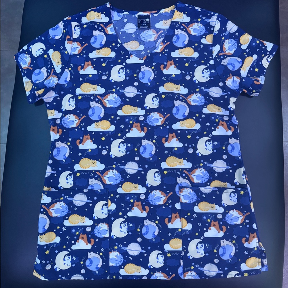 NWOT Blue Cat Print Scrub Top Kitties and Clouds Zoe + Chloe